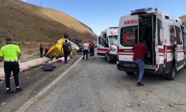 Erzincan’da TIR ile otomobil çarpıştı: 4 ölü, 2 yaralı