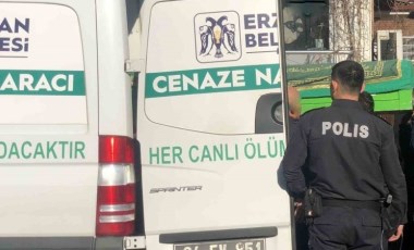 Trafik kazasında hayatını kaybeden polis memuru ve ailesinin cenazesi toprağa verildi