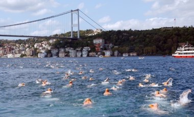 İstanbul Boğazı'nda 2 bin 800 sporcu kulaç attı: Rus ve Çinli yüzücüler boğulma tehlikesi atlattı!