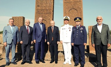 Kuvvet komutanları, Milli Savunma Bakanı ve HÜDA PAR lideri aynı karede