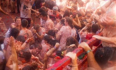 İspanya'da La Tomatina festivali: Yüzlerce ton domates kullanıldı