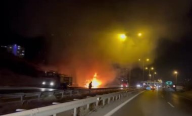 Gişe çıkışında çarpışan TIR'lar alev aldı: 1 ölü, 1 yaralı!