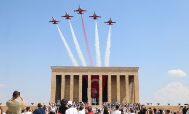 Türk Yıldızları'ndan Anıtkabir'de 'Ata'ya saygı' uçuşu: İşte o kareler...