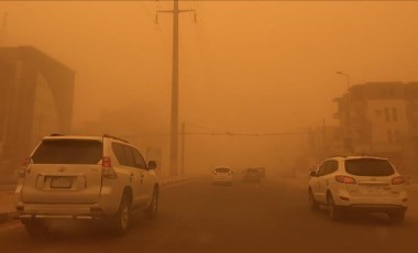 İran'ı kum fırtınası vurdu: Binlerce kişi hastanelere akın etti