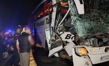 Düzce'de yolcu otobüsü, TIR'a çarptı: Çok sayıda yaralı var!