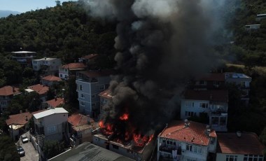 Bursa’da 3 katlı binada yangın!