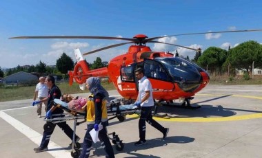 Baygınlık geçiren yaşlı kadın ambulans helikopterle hastaneye sevk edildi