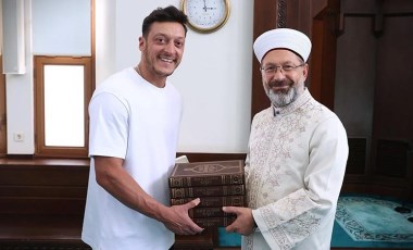 Diyanet İşleri Başkanı Ali Erbaş ile Mesut Özil bir araya geldi