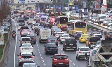 İstanbul'da 'yağmur' etkisi: Trafik yoğunluğu arttı