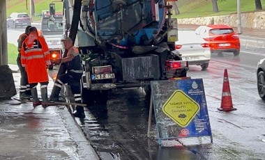 Bakırköy'de alt geçidi su bastı: Trafik durma noktasına geldi