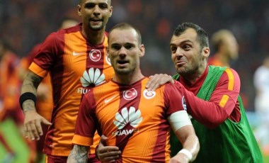 Gheorghe Hagi ile Wesley Sneijder'e özel tişört: Galatasaray'dan Fenerbahçe'ye gönderme!