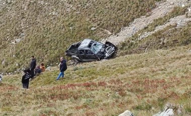 Yaşlı çifti kaza ayırdı: Uçuruma yuvarlanan kamyonetin sürücüsü öldü