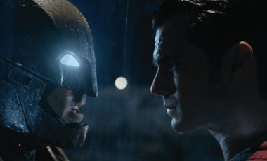 Batman ve Superman: Adaletin Şafağı filminin konusu ne? Batman v Superman: Adaletin Şafağı filminin oyuncuları kim?