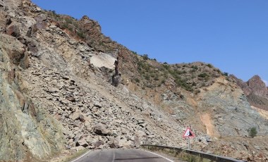 Oltu - Artvin karayolu heyelan nedeni ile 3 gündür kapalı