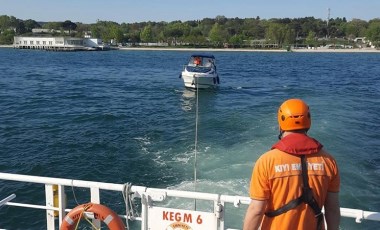 Florya açıklarında sürüklenen tekne kurtarıldı