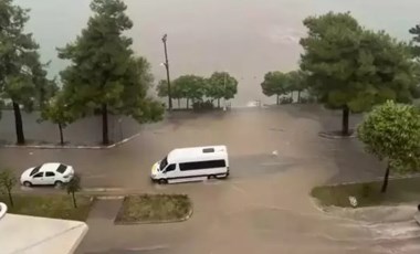 Giresun'da sağanak: Cadde ve sokaklar suyla doldu