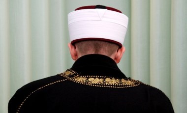 Diyanet'i karıştıran iddia: İsmailağa cemaatine bağlı müftü, Konya'da arabasında bir kadınla çıplak yakalandı