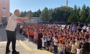 Müzik eşliğinde her sabah spor yaparak derse giriyorlar