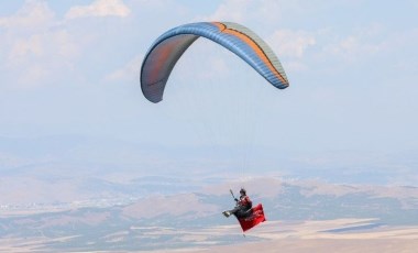 Gaziantep Yamaç Paraşütü Festivali başladı: Genç sporcu elektrik direğine çarptı!