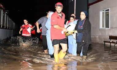 Trabzon'da şiddetli sağanak: Hastaneyi su bastı, hastalar mağdur oldu!