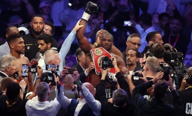 Wembley'de tarihi maç: Daniel Dubois 5. rauntta unvanını korudu!