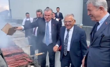 AKP'liler 'sucuk mangal' keyfi yaptı, sosyal medyada tepki yağdı: 'Millet evine ekmek götüremiyor...'