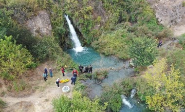 İki çocuğunu boğulmaktan kurtardı, kendisi öldü