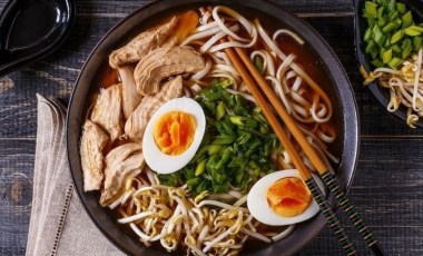 Japon mutfağının enfes lezzeti: Tavuklu ramen tarifi