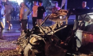 Mersin'de otomobil önce yayaya ardından TIR'a çarptı: 2 ölü, 1 yaralı