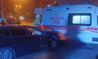 Gaziantep’te ambulans ile otomobil çarpıştı: 2 yaralı