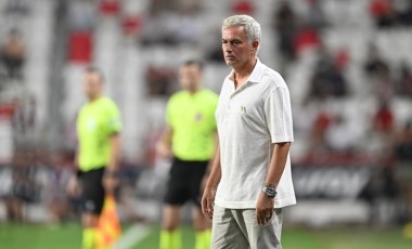 Jose Mourinho'dan flaş tepki: Diz üstü bilgisayarı kameranın önüne koydu!