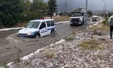 Kütahya'yı sağanak vurdu... Semt pazarını su bastı!