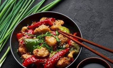 Uzak Doğu Asya'nın en sevilen lezzeti: Szechuan Tavuğu Tarifi