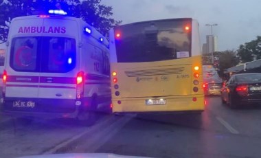 Şişli’de trafikte ilerleyemeyen ambulans kaldırımdan gitti