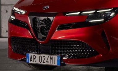 Alfa Romeo'nun ödüllü modeli geliyor...