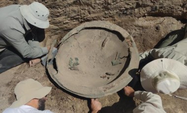 Van'da 2 bin 700 yıllık keşif: 3 adet bronz kalkan bulundu