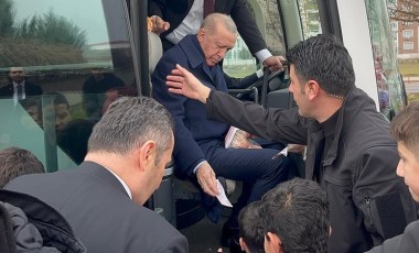 Erdoğan Diyarbakır'da bir tomar harçlık verdi, çocuklara oyuncak dağıttı