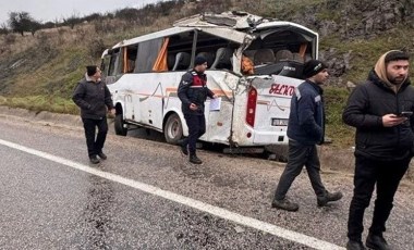 Feci kaza... İşçileri taşıyan servis aracı devrildi: 4’ü ağır 26 yaralı