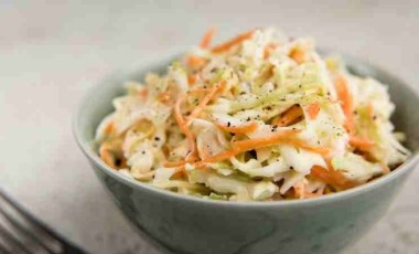 Amerikan mutfağının vazgeçilmezi: Orijinal coleslaw salatası tarifi