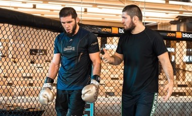 Khabib Nurmagomedov'a büyük şok: Uçaktan indirildi!