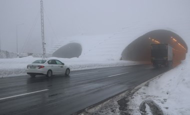 Bolu Dağı'nda sis, görüş mesafesini 30 metreye kadar düşürdü