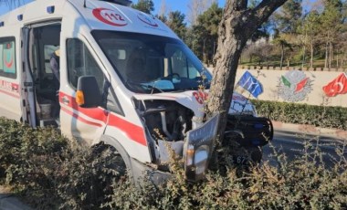 Hasta taşıyan ambulans kaza yaptı, faciadan dönüldü