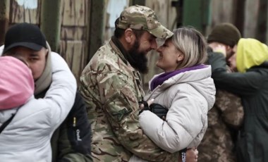 Ukrayna savaşı: Eşleri cephede olan kadınların kısa bir görüşme için uzun yolculukları