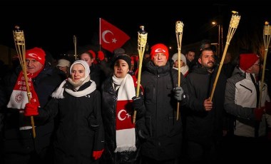 Özgür Özel, Bakan Göktaş ve Bak meşale taşıdı: Kars'ta 'Sarıkamış' yürüyüşü