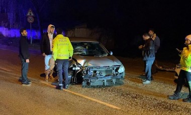 Bursa'da faciadan dönüldü! Refüje çarpan araç karşı şeride geçti: Yaralılar var...