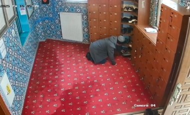 Beyoğlu'nda pes dedirten hırsızlık! Camide namaz kılıyor gibi yapıp, ayakkabı çaldı: Savunması şaşırttı...