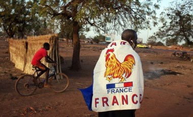 Afrika ülkesinden Fransa'ya tepki: Saygı göstermeyi öğrenmesi gerekiyor