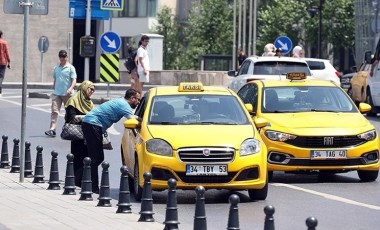 Taksicilerle işbirliği yaparak turistlerin paralarını çaldılar! İstanbul'da 'suç örgütü' operasyonu: 30 gözaltı kararı