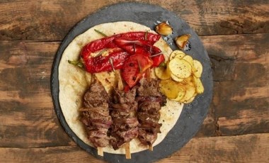 Lokum gibi kıvamıyla eti sevdiren lezzet: Şaşlık kebabı tarifi