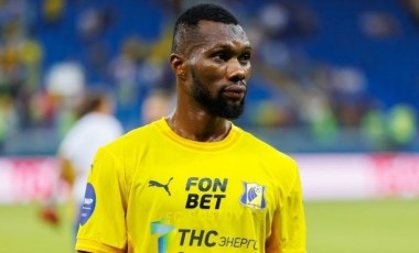 Oumar Sako kimdir? Trabzonspor'la adı anılan Oumar Sako kaç yaşında, nereli? Oumar Sako hangi takımlarda oynadı?